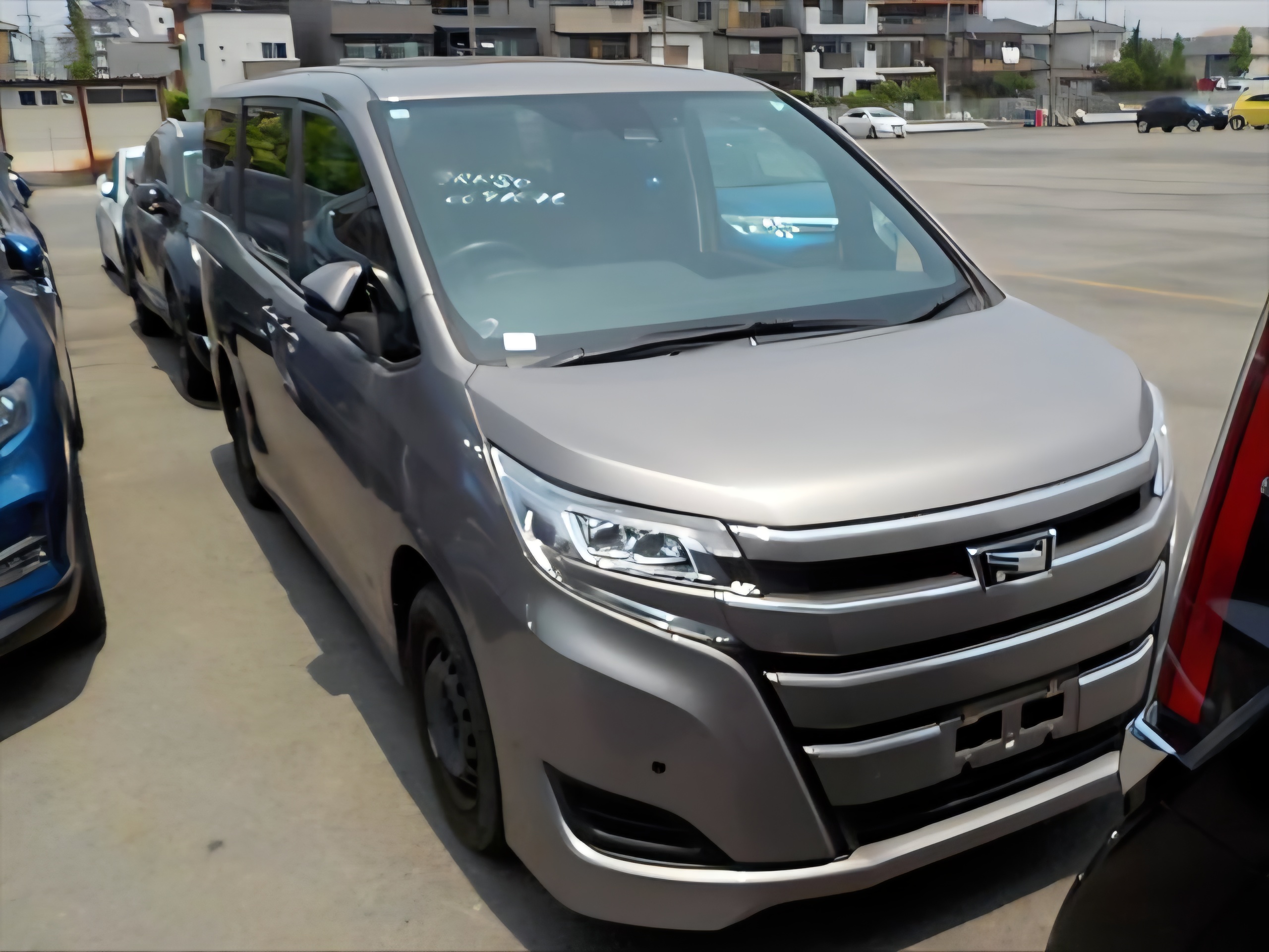 Toyota Noah 
